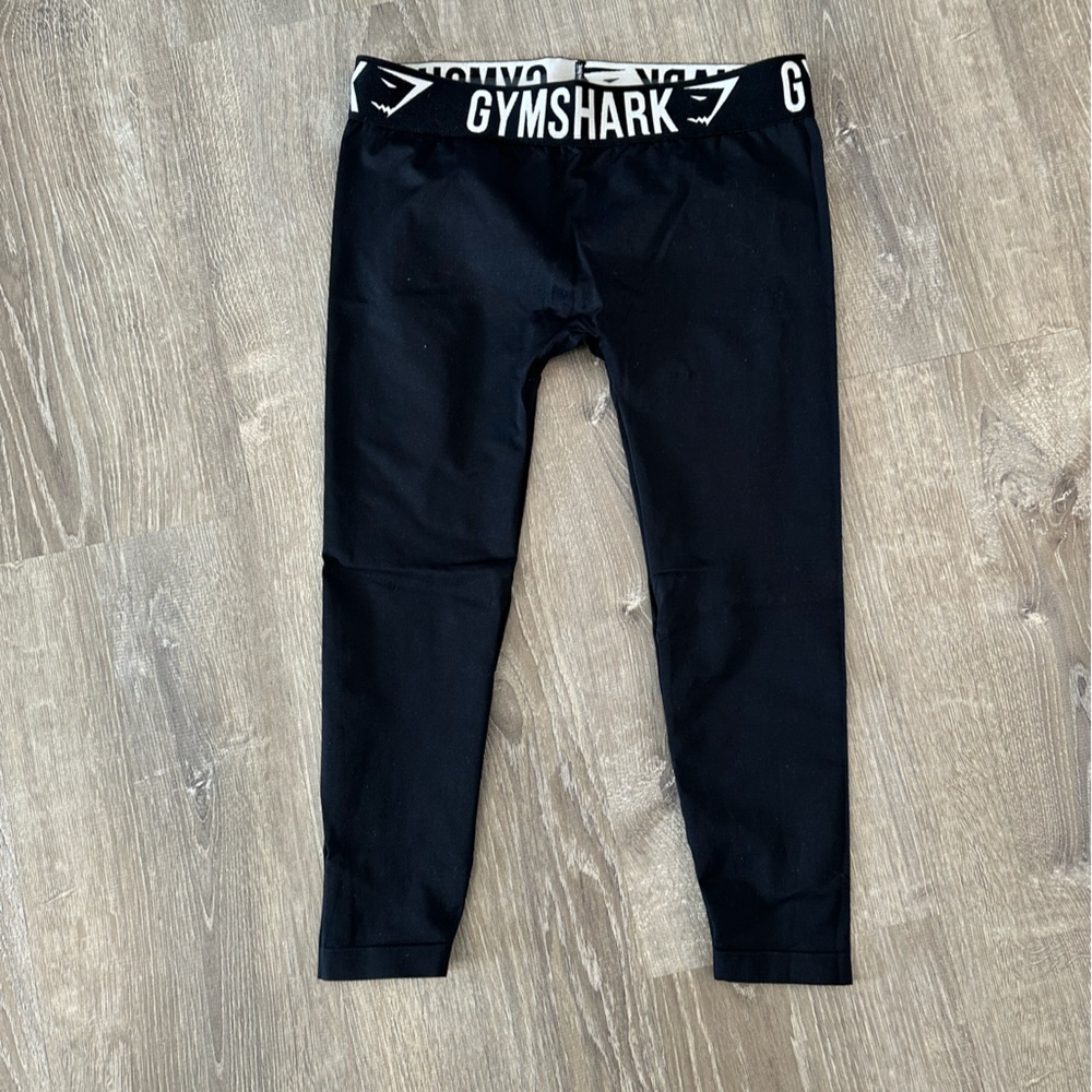 NWOT Gymshark cropped leggings, size medium